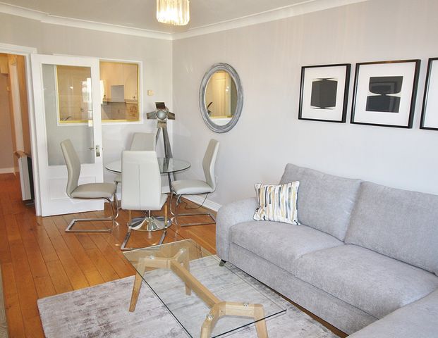 TO LET 19 The Oaks, Herbert Park Lane, Dublin 4, €2,105 per month - Photo 1