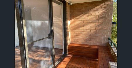 Contemporary style and air-conditioning on cosmopolitan Darby Street. - Photo 2