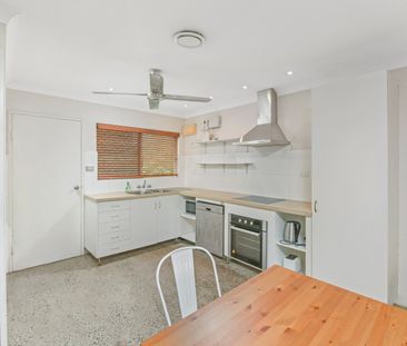 CITY FRINGE POSITION - PARTLY FURNISHED 2 BEDROOM UNIT! - Photo 6