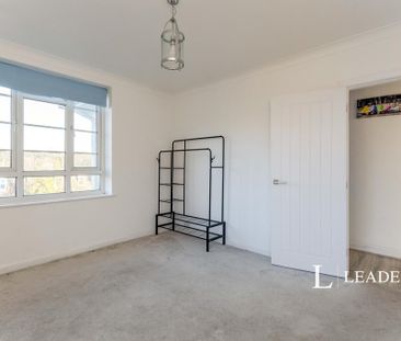 3 bedroom flat to rent - Photo 4
