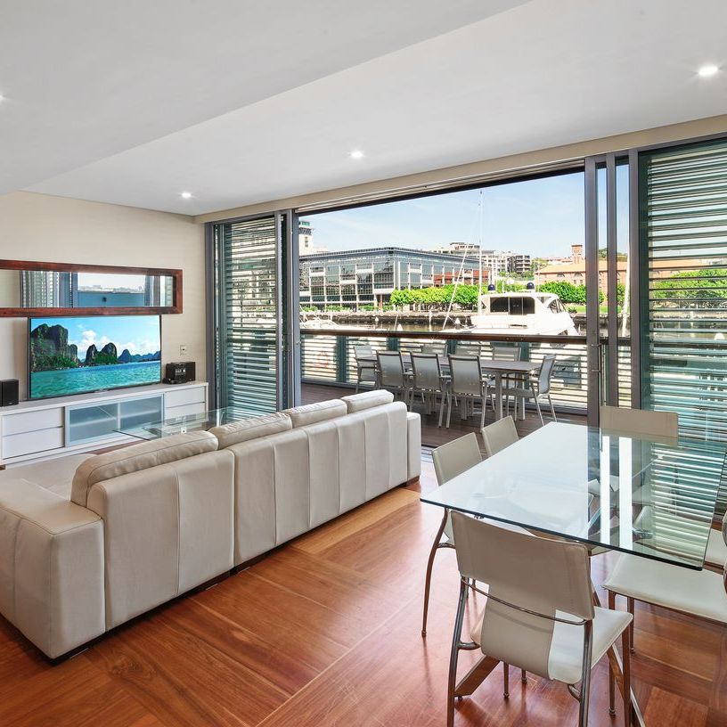 Luxury Waterfront Living at Sydney Wharf - Fully Furnished - Photo 1