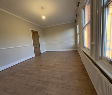 2 Bed Flat, Theydon Street, E17 - Photo 1