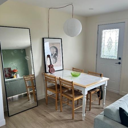 4 1/2 semi-meublé avec 2 stationnements. PREMIER MOIS GRATUIT! - Photo 3