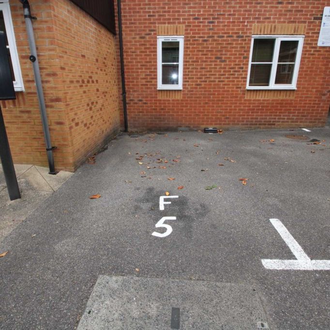2 bed Ground Floor Flat for rent - Photo 1