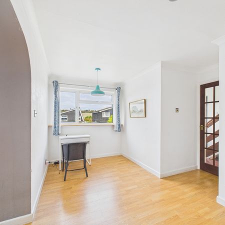 4 bed detached house to rent in Rook Road, Wooburn Green, High Wycombe, Buckinghamshire, HP10 0PY - Photo 4