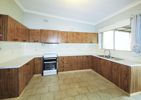 95 Gloucester Road, Hurstville NSW 2220 - House For Rent | Domain - Photo 4