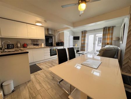 1 bedroom in a house share to rent - Photo 5