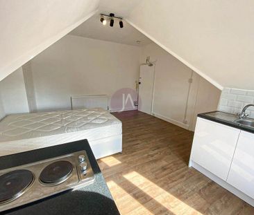 Studio to rent - Photo 2