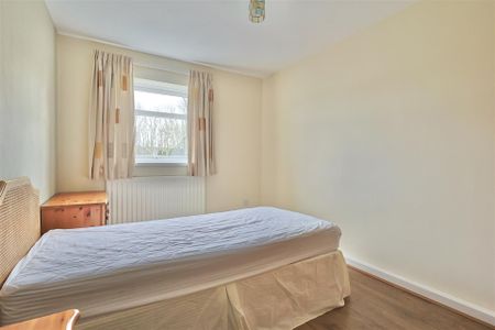 2 bedroom Flat to rent in Stoneleigh Avenue, Longbenton, Newcastle Upon Tyne, NE12 - Photo 5