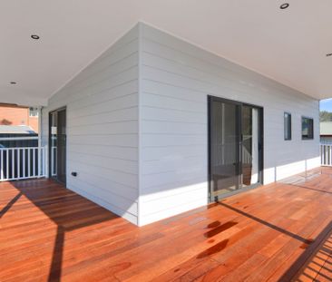 Spacious Two Bedroom Flat - Photo 1