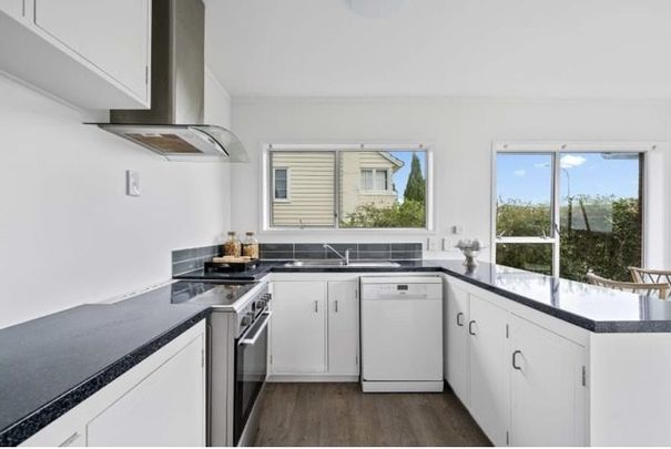 Modern 2-Bedroom Unit in Remuera – Perfect Location! - Photo 1