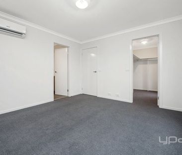 12 Verona Street, FRASER RISE - Photo 4