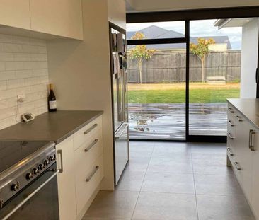ROLLESTON - 4 BEDROOM, TRIPLE GARAGE, PET NEGOTIABLE - Photo 4