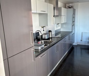 2 Bed Flat, Proton Tower, E14 - Photo 1