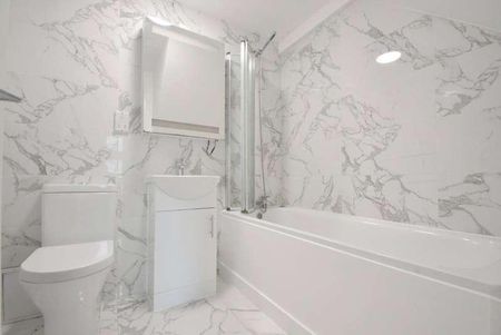 Woodside Mews, Hermitage Lane, London, SE25 - Photo 5