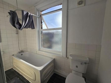 4 bedroom terraced house to rent - Photo 2