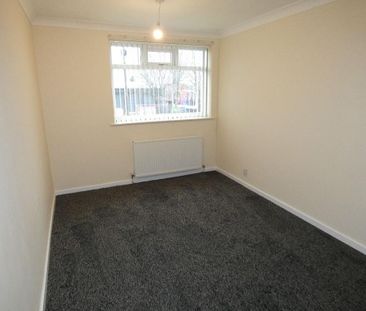 3 bedroom end of terrace house to rent - Photo 3