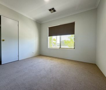 Chaming Family Home! - Photo 3