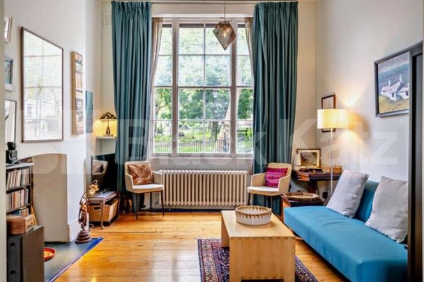 A beautifully presented two-bedroom apartment of approximately 687 sq ft - Photo 1