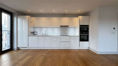 Two bed upper floor apartment with parking - Photo 5