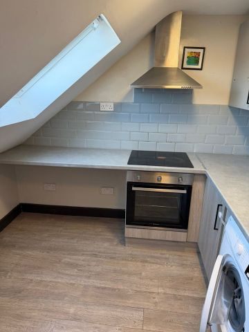 Studio Flat, Middle Road, SW16 - Photo 2