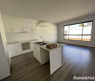 Four bedroom home in Para Hills! - Photo 4