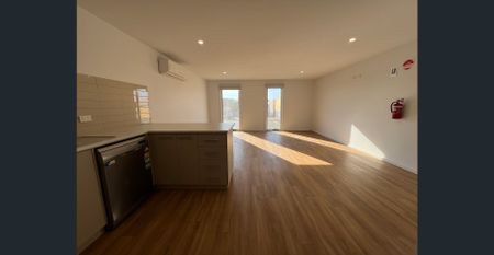 Newly Renovated 2 Bedroom Apartment in CBD! - Photo 2