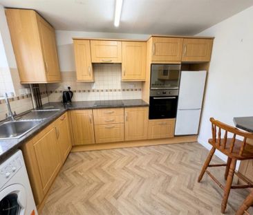 2 Bedroom End Terrace To Let - Photo 5
