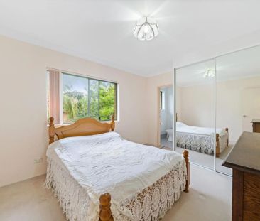 Large, well presented two bedroom unit. - Photo 3