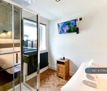 5 bedroom flat to rent - Photo 3