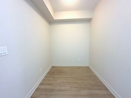 For Lease - 763 Woodbine Avenue Unit# 406, Toronto, Ontario - Photo 2