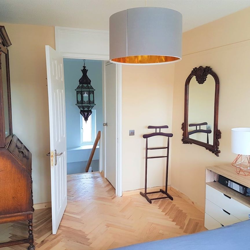 Bedsit, Lucey Way, SE16 - Photo 1