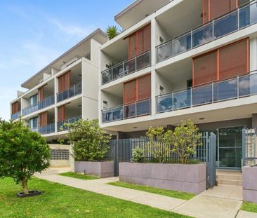 Convenient Garden Apartment - Photo 3