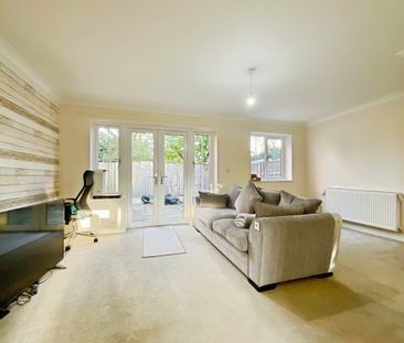 3 bedroom Semi-Detached House to let - Photo 1