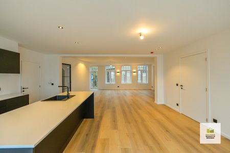 Ruim exclusief duplex appartement van 201m2 op markt van Zwevezele - Foto 3