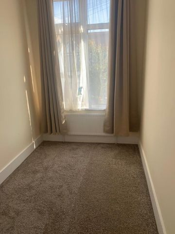 4 bedroom terraced house to rent - Photo 3