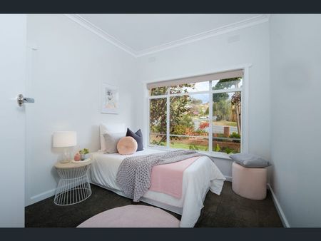 Great Family Home In Sought After Easst Albury - Photo 4
