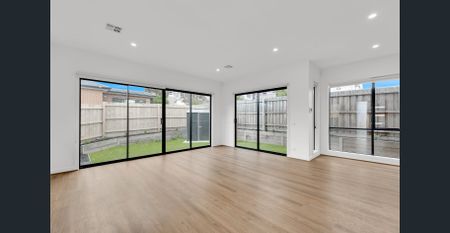 Space, Style & Convenience in a Premium Locale - Photo 2