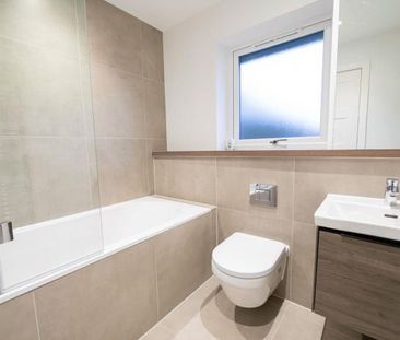 4 bedroom detached house to rent - Photo 6