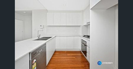 Located within walking distance to the station - Photo 4