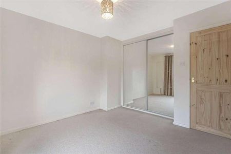 Fiona Close, Winchester, SO23 - Photo 3