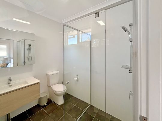 WATERFRONT LIVING - FULLY FURNISHED HOME AT BOLTON POINT - Photo 1