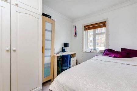 A lovely two bedroom flat with a private balcony - Photo 4