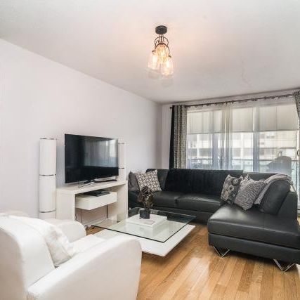 Très beau condo de 2 chambres avec de belles dimensions - Photo 1