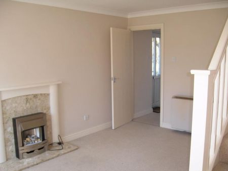 2 Bedroom Semi-Detached House - Photo 2