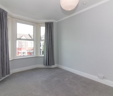 4 Bed Terraced House, Boscombe Road, SW17 - Photo 4