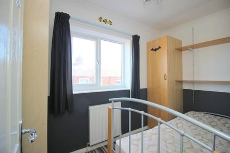 3 bedroom terraced house to rent - Photo 4