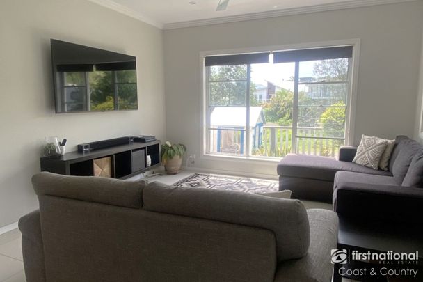 Spacious Family Living - Short-Term Lease Only - Photo 1