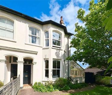 The Crescent, Farnham, Surrey, GU9 - Photo 3