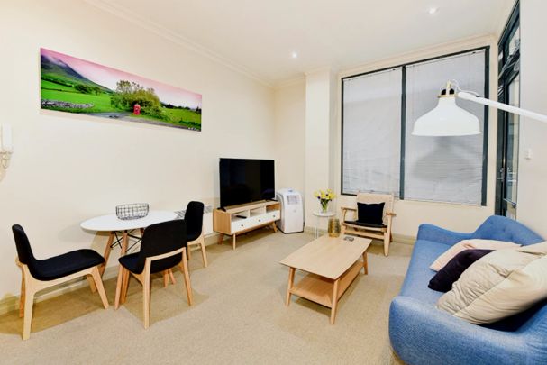 Nice 1-bedroom apartment near Flagstaff train station - Photo 1